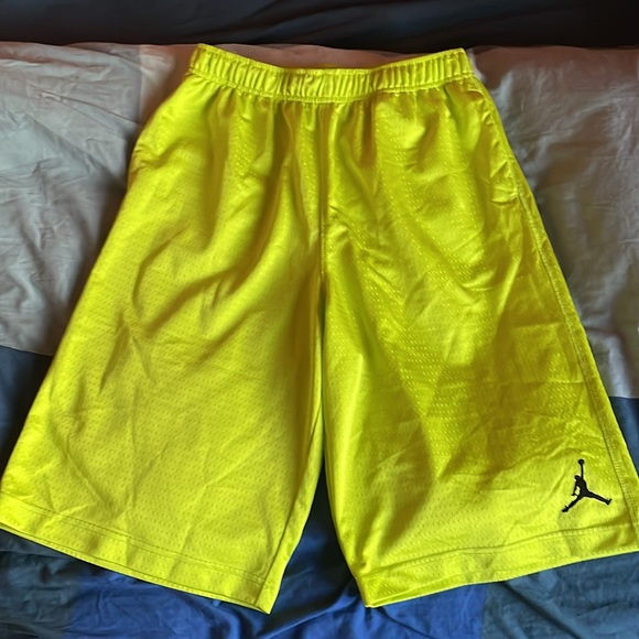 XL YOUTH. Jordan  lime-green basketball shorts haven’t been used once. - Picture 3 of 8